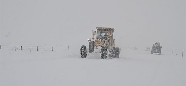 Van ve Hakkari’de kar nedeniyle 63 yerleşim biriminin yolu kapandı