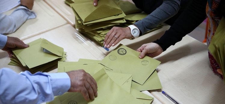 AK Parti İstanbul’da 38 ilçedeki oyların yeniden sayılmasını istedi