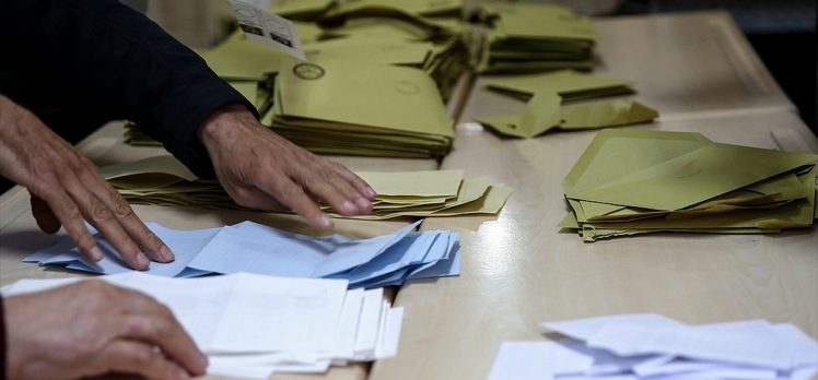 Maltepe’de oy sayım işlemleri devam ediyor