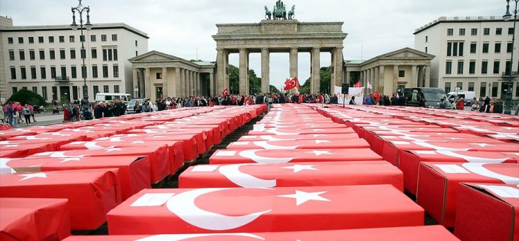 15 Temmuz şehitleri Türk bayrağına sarılı 251 tabutla anıldı