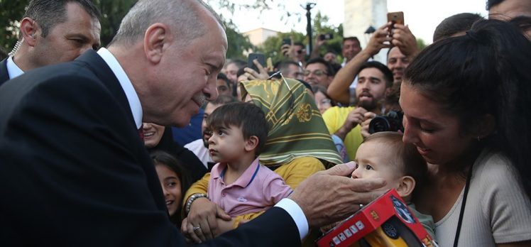 Cumhurbaşkanı Erdoğan Sultanahmet’te vatandaşlarla buluştu