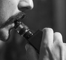 E-sigara akciğere ‘tatlı tatlı’ hasar veriyor