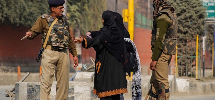 Hint polisinin neredeyse yarısı Müslümanlara karşı ön yargılı