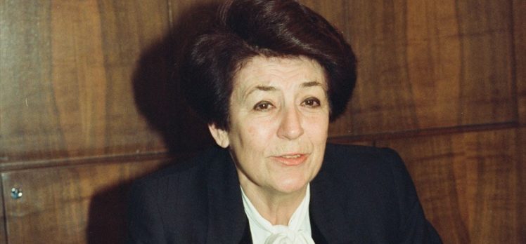 Türkiye’nin ilk kadın bakanı ve rektörü: Türkan Akyol