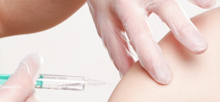 Alerjik hastalıklardan üç yıllık aşı tedavisiyle kurtulmak mümkün