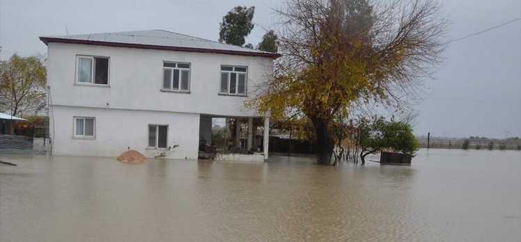 Bakanlıktan Adana’da selden etkilenenlere destek
