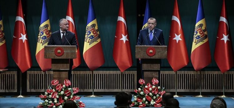 Cumhurbaşkanı Erdoğan: Moldova’daki FETÖ okullarının Türkiye Maarif Vakfı’na devredilmesini bekliyoruz