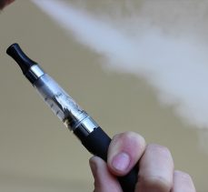 ABD’de aromalı elektronik sigara yasaklandı