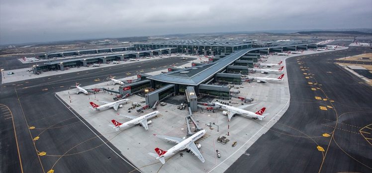 İstanbul havalimanlarından 104 milyondan fazla yolcu uçtu