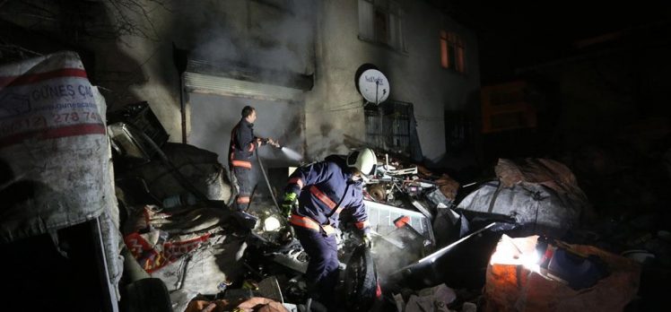 Ankara’da yangında mahsur kalan 4 kişiyi bekçiler kurtardı