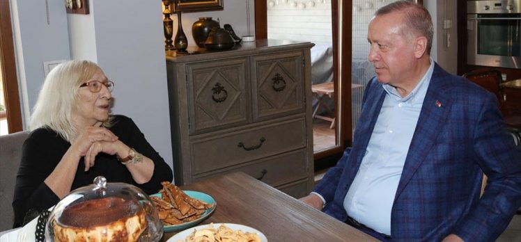 Cumhurbaşkanı Erdoğan, Alev Alatlı’yı ziyaret etti