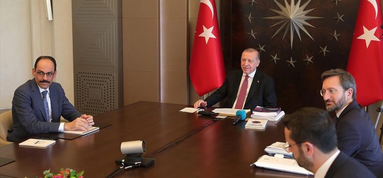 Cumhurbaşkanı Erdoğan Vefa’nın yardım götürdüğü 4 aileyle görüştü