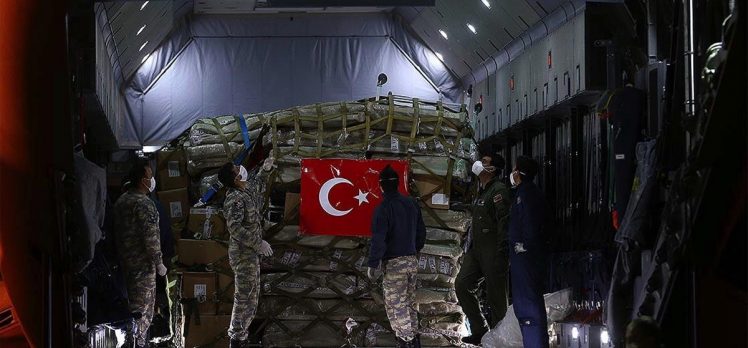 Türkiye’nin tıbbi yardım malzemeleri Somali’ye ulaştı