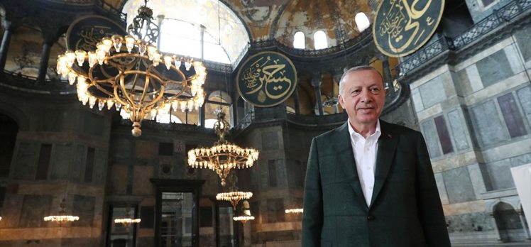 Cumhurbaşkanı Erdoğan Ayasofya Camisi’nde incelemelerde bulundu