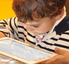 ‘Teknolojiyi kontrolsüz kullanan çocuklar obez oluyor’ uyarısı