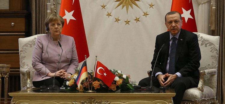 Cumhurbaşkanı Erdoğan ile Almanya Başbakanı Merkel telefonda görüştü