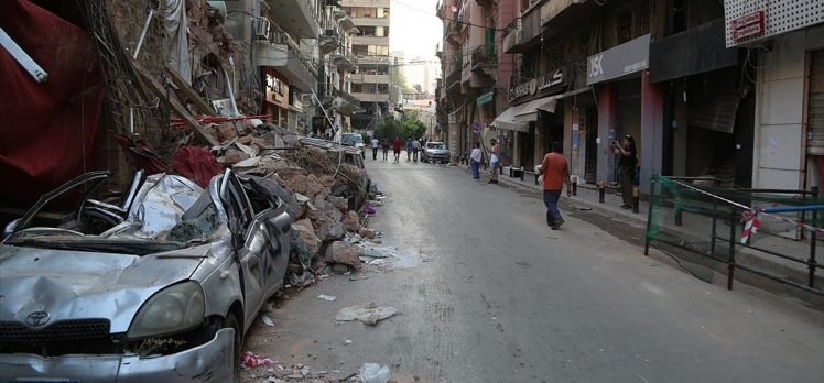 Lübnanlılar korkunç patlamanın yaralarını sarmaya devam ediyor