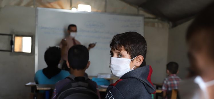 İdlib’de okullar Kovid-19 nedeniyle gecikmenin ardından açıldı