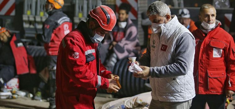 Türkiye’nin ‘iyilik hareketi’ depremzedelerin yaralarını sarıyor