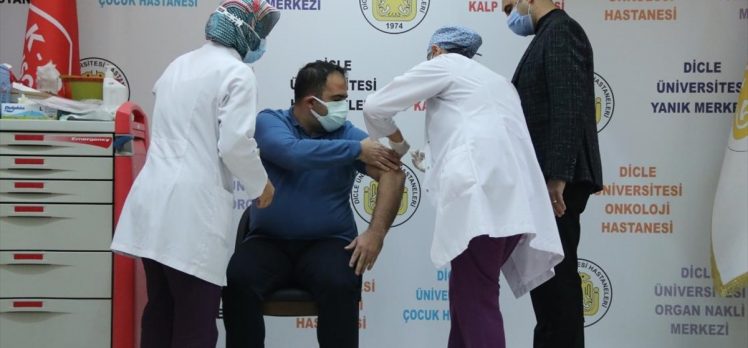 Çin menşeli Kovid-19 aşısı Diyarbakır’da gönüllülere uygulanıyor