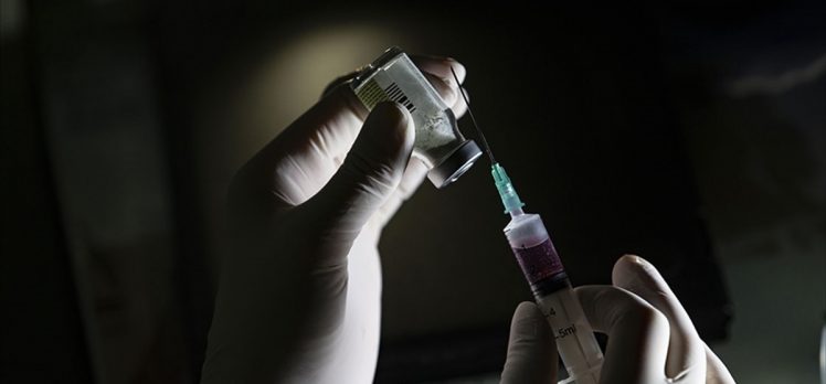 ‘Alerjisi olanlar Kovid-19 aşısı olmadan önce sağlık personelini bilgilendirmeli’