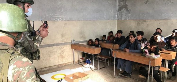 Barış Pınarı bölgesinde çocuklara mayın ve EYP’lere karşı korunma için eğitim veriliyor