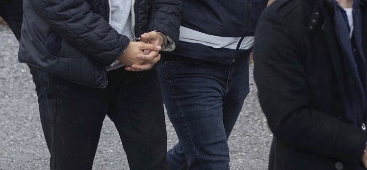 Edirne’de Yunanistan’a kaçma hazırlığındaki eski tuğgeneralin de bulunduğu 5 FETÖ şüphelisi yakalandı