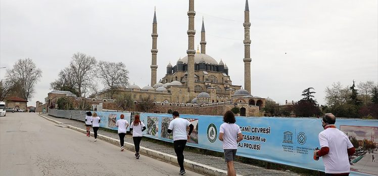 Selimiye Camisi’nin UNESCO’ya girişinin 10. yıl dönümünde atletler cami çevresinde10 tur attı