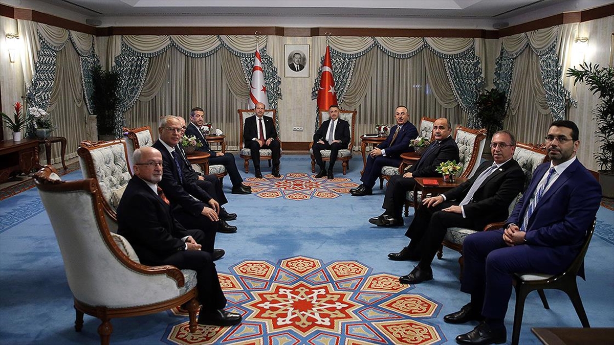Cumhurbaşkanı Yardımcısı Oktay ile KKTC Cumhurbaşkanı Tatar bir araya geldi