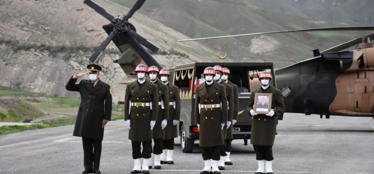 Pençe-Yıldırım Operasyonu’nda şehit olan asker için Hakkari’de tören düzenlendi