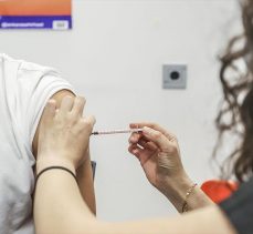 Sağlık Bakanı Koca: Salgın aşısız yenilmez, aşınızı olun