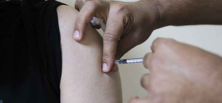 Sağlık Bakanı Koca: İlk doz aşısını yaptırmayanların sayısı 22 milyon 344 bin 407’ye indi