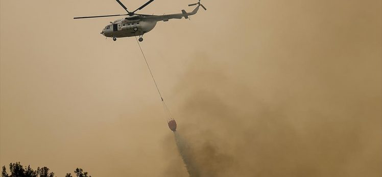 Manavgat’taki orman yangınlarına havadan ve karadan müdahale ediliyor