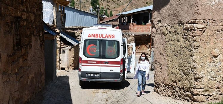 Sivas’ta aşı ekipleri Kovid-19 salgınıyla mücadeleyi köy köy dolaşarak sürdürüyor