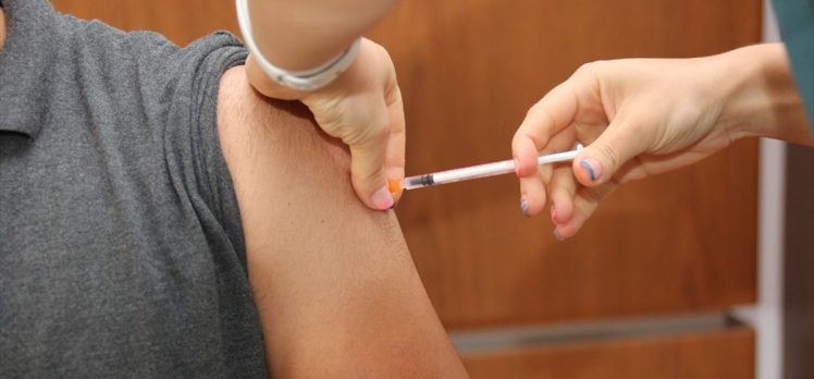 Sağlık Bakanı Koca, Türkiye’nin uygulanan Kovid-19 aşı dozu miktarında dünyada 7’nci olduğunu açıkladı