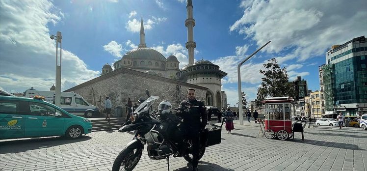 Taksim Camisi’nin imamı motosikletiyle ilgi odağı oluyor