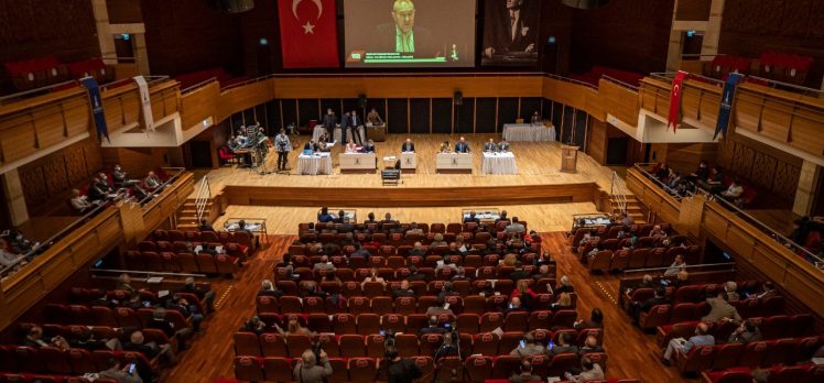 İzmir Büyükşehir Belediyesi Meclisi’nde bayrak değişimi