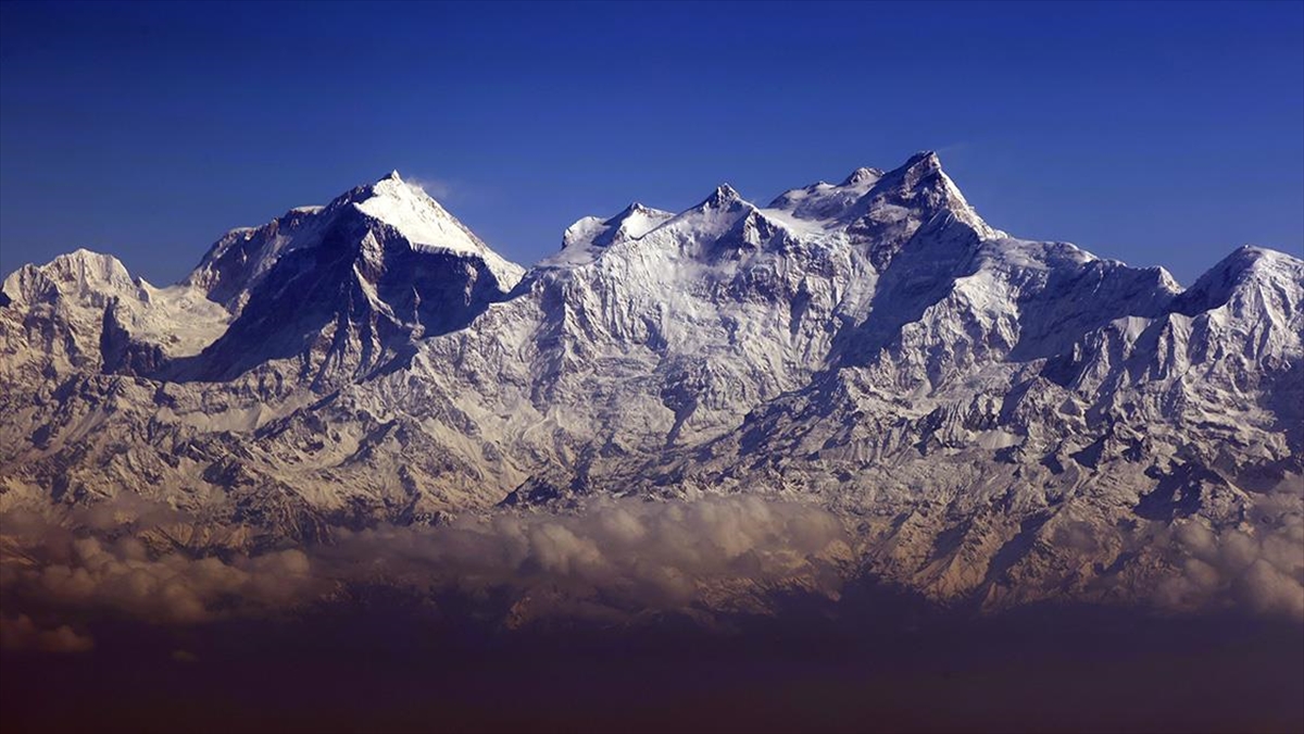 Himalayalar’da çığ düşmesi sonucu 10 dağcı öldü, 11 dağcı kayıp