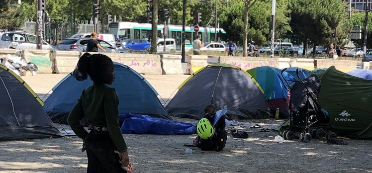 Fransa’da yılbaşından beri 18 binden fazla “düzensiz göçmen” sınır dışı edildi