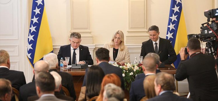 Bosna Hersek Devlet Başkanlığı Konseyinin yeni üyeleri görevlerini teslim aldı