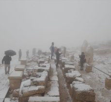 Nemrut Dağı’na mevsimin ilk karı yağdı