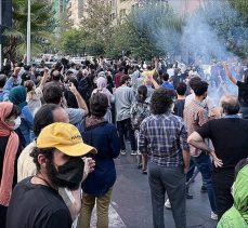 İran’da akaryakıt zammı protestolarının 3. yılı dolayısıyla düzenlenen eylemler devam ediyor