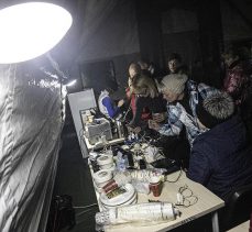 Ukrayna’da elektriksiz kalan şehirlerde halkın imdadına ‘Yenilmezlik Noktaları’ yetişiyor