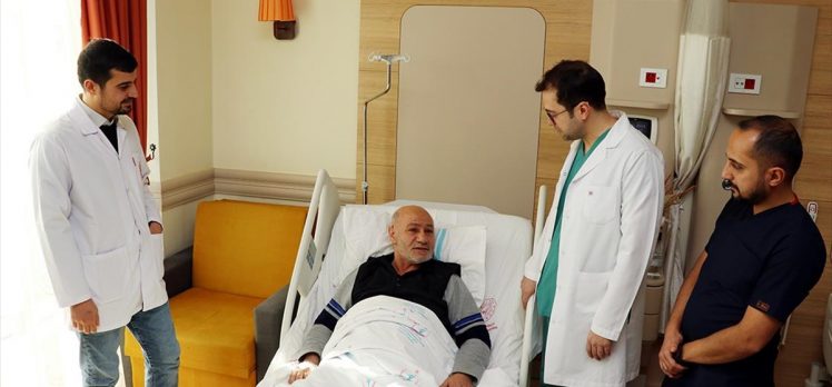 Erzurum’da 12 yıllık prostat hastası, ağzından alınan doku yama yapılarak tedavi oldu