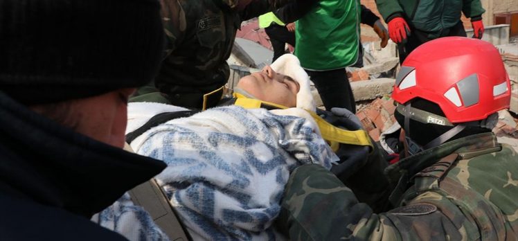 Kahramanmaraş’ta 15 yaşındaki kız çocuğu depremden 103 saat sonra kurtarıldı