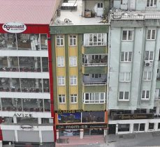 Kahramanmaraş’taki avize mağazası depremde ayakta kalmayı başardı