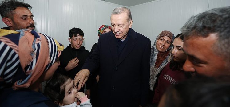 Cumhurbaşkanı Erdoğan, Doğanşehir’deki konteyner kenti ziyaret etti