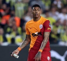Galatasaray, Van Aanholt’u PSV’ye kiraladı