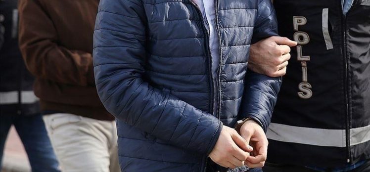 İzmir merkezli FETÖ operasyonunda 25 şüpheli hakkında gözaltı kararı