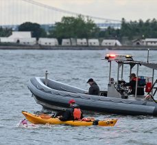 Türk kadın sporcu Bengisu Avcı, Manhattan Adası etrafını 9 saatte yüzdü